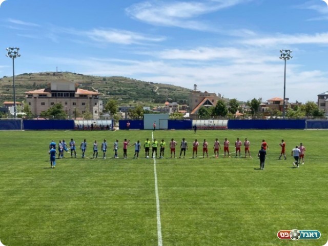 שחקני ממב"ע הגולן ואחי עכו בפתיחת המשחק